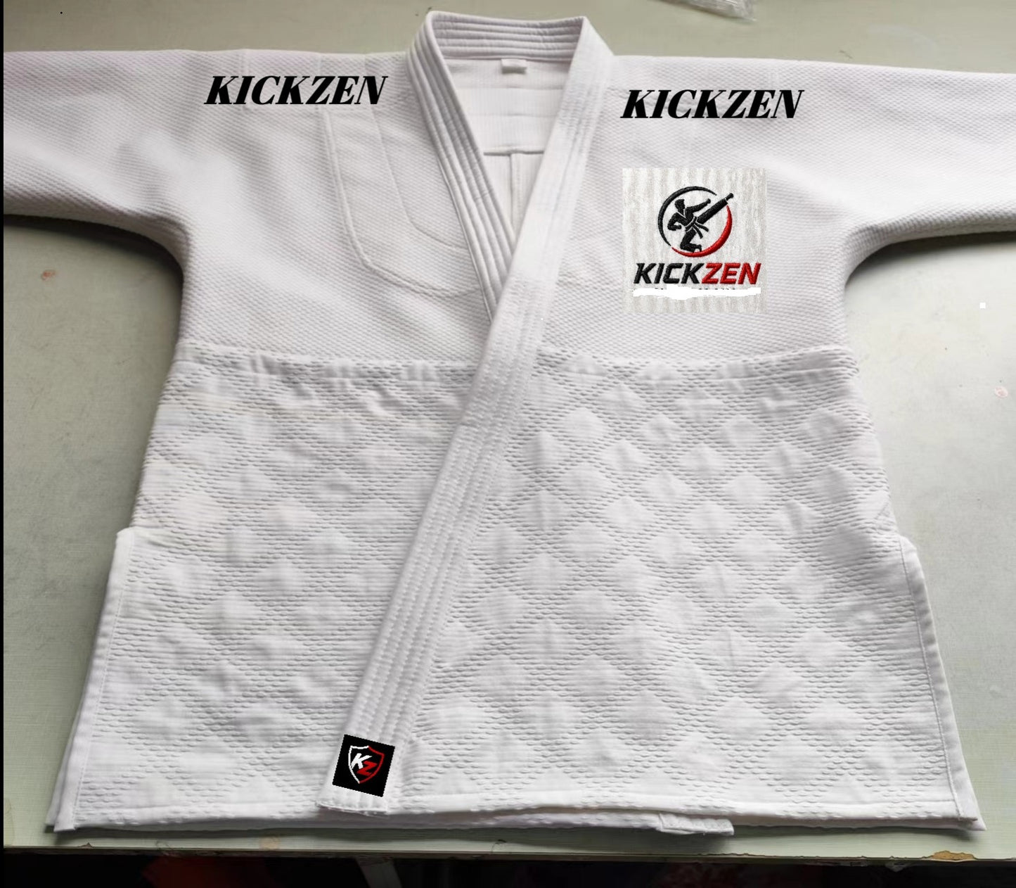 Judo Gi – Kampfsportanzug für Kinder & Erwachsene | Weiß, Schwarz, Blau